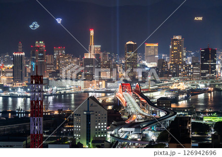 《兵庫県》神戸の夜景・ポートアイランドからのぞむ神戸中心街 126942696