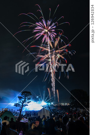 横浜開港祭 花火打上 ビームスペクタクル in ハーバー 横浜開港祭 花火打上 ビームスペクタクル in ハーバー 126942834