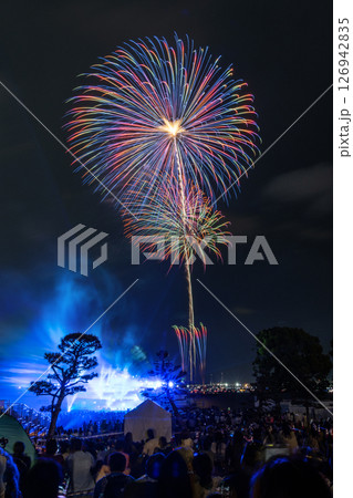 横浜開港祭　花火打上　ビームスペクタクル in ハーバー 126942835