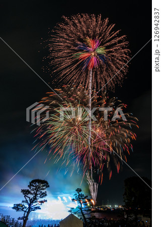 横浜開港祭　花火打上　ビームスペクタクル in ハーバー 126942837