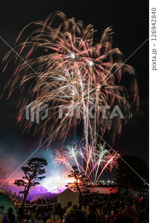 横浜開港祭　花火打上　ビームスペクタクル in ハーバー 126942840