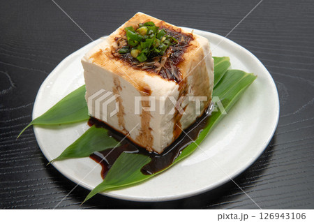 沖縄の伝統食品、島豆腐 126943106