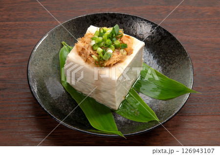沖縄の伝統食品、島豆腐 126943107