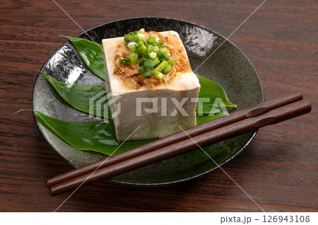 沖縄の伝統食品、島豆腐 126943108