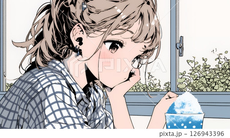 夏空の下でかき氷をたべる若い女性