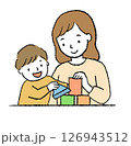 積み木で遊ぶ親子 126943512