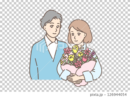 一位年輕女子手捧一束美麗的鮮花，旁邊站著一位男士。一對情侶正在慶祝結婚紀念日。 126944054