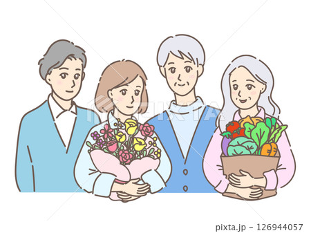 新鮮な野菜など食材を抱えて歩く、買い物帰りの素敵なグレイヘアの初老の夫婦と、娘や息子たち家族。 新鮮な野菜など食材を抱えて歩く、買い物帰りの素敵なグレイヘアの初老の夫婦と、娘や息子たち家族。 126944057