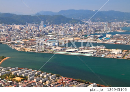 【香川県】屋島山頂「やしまーる展望台」から見た高松市街地の風景(日本観光地100選) 【香川県】屋島山頂「やしまーる展望台」から見た高松市街地の風景(日本観光地100選) 126945106