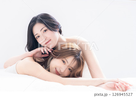 若い女性ビューティー　ヘアメイク 126945527