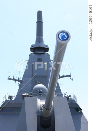 護衛艦あがのの主砲と艦橋　FFMの砲塔と複合空中線 126946163