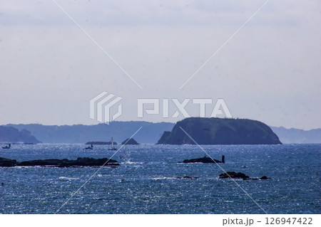 東京湾フェリーからの風景　東京湾（千葉県房総半島浜金谷港付近） 126947422