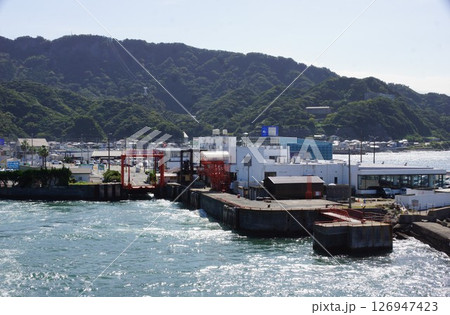東京湾フェリーからの風景 東京湾(千葉県浜金谷港) 東京湾フェリーからの風景 東京湾(千葉県浜金谷港) 126947423