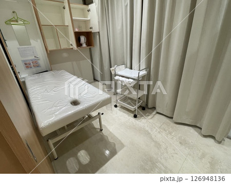 エステ・マッサージ店舗の店内ベッド エステ・マッサージ店舗の店内ベッド 126948136