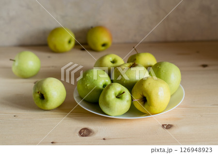 Green juicy apples on the table Green juicy apples on the table 126948923