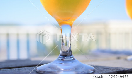 海辺のテラスとビール 126949478
