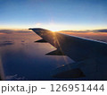 雲の上の飛行機 126951444