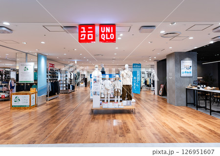 ユニクロ　ミッテン府中店でお買物　ファッション　東京都府中市宮町 126951607