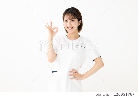 白衣を着た女性 白衣を着た女性 126951767