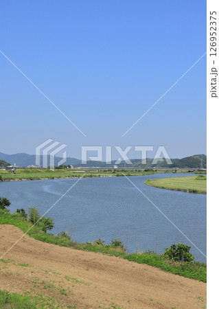 穏やかな小田川 126952375