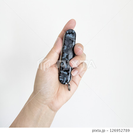 アウトドア用の十徳ナイフ 126952789