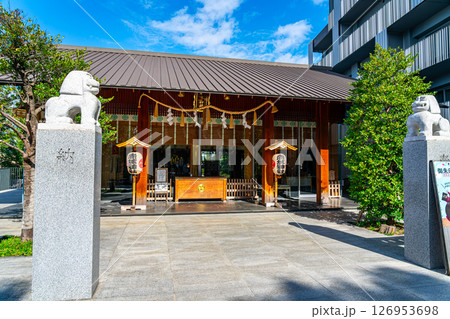 【東京都】神楽坂の街中にある赤城神社 【東京都】神楽坂の街中にある赤城神社 126953698