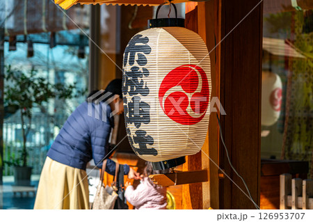 【東京都】神楽坂の街中にある赤城神社 126953707