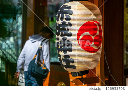 【東京都】神楽坂の街中にある赤城神社 126953708