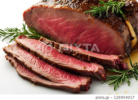カットされたジューシーで美味しいローストビーフ 126954017