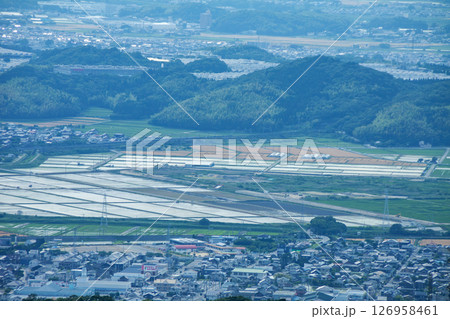 遠望峰山（とぼねやま）から見た幸田町の田園風景 126958461