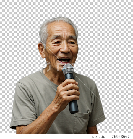 カラオケをする高齢男性 126958667