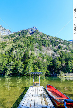 初夏の上高地 明神一之池 長野県松本市 初夏の上高地 明神一之池 長野県松本市 126958700