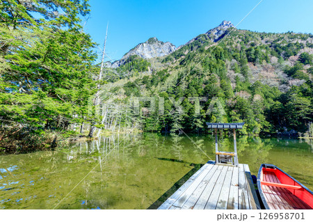 初夏の上高地　明神一之池　長野県松本市 126958701