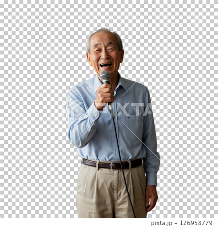 カラオケをする高齢男性 126958779
