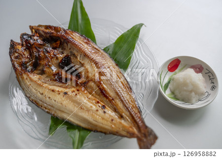 ホッケの塩焼きには大根おろし 126958882