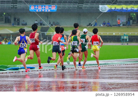 陸上の試合 126958954