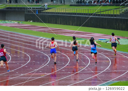 陸上の試合 走り幅跳び 陸上の試合 走り幅跳び 126959022