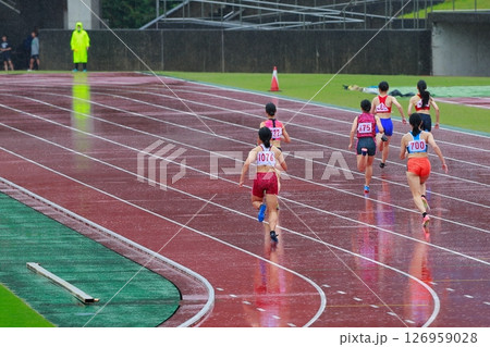 陸上の試合 走り幅跳び 陸上の試合 走り幅跳び 126959028