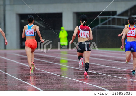 陸上の試合 走り幅跳び 陸上の試合 走り幅跳び 126959039