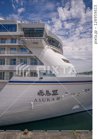 横浜港・大さん橋に停泊する最新の豪華客船「飛鳥III」 横浜港・大さん橋に停泊する最新の豪華客船「飛鳥III」 126959815