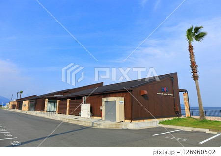 【広島県】晴天のベイサイドビーチ坂（水尻公園） 126960502