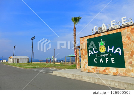 【広島県】晴天のベイサイドビーチ坂（水尻公園） 126960503