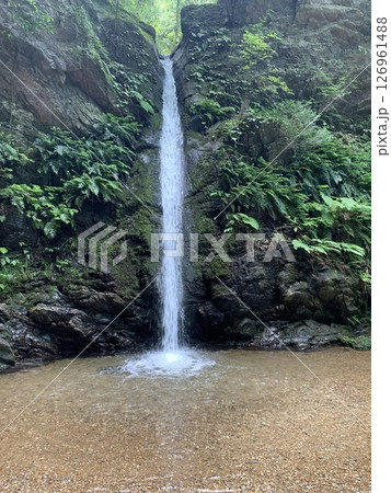 小滝と滝壺 小滝と滝壺 126961488
