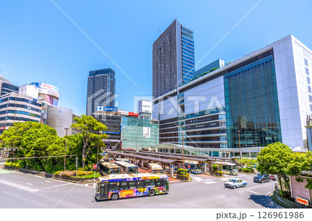 日本の横浜都市景観 横浜駅やJR横浜タワーなどを望む 126961986