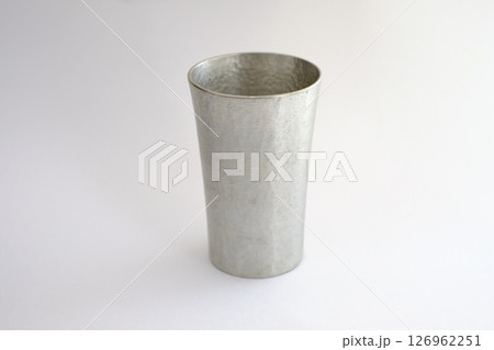 錫のカップ 126962251