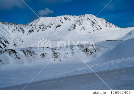 富山立山の雪山 富山立山の雪山 126962409