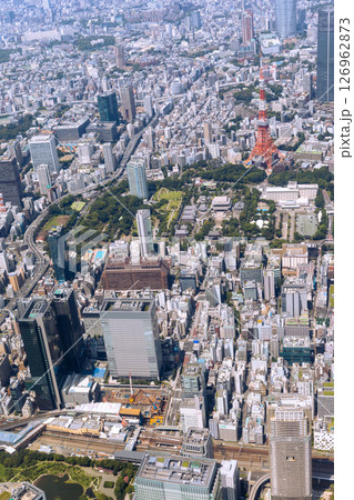 浜松町駅上空から芝公園方向を空撮 126962873