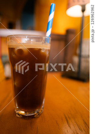 ポーランド・クラクフのカフェで飲むエスプレッソトニック ポーランド・クラクフのカフェで飲むエスプレッソトニック 126962962