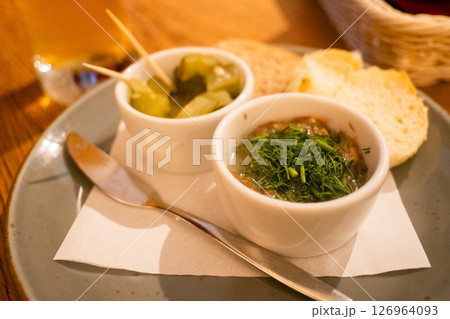 ポーランドのレストランで出た前菜 126964093