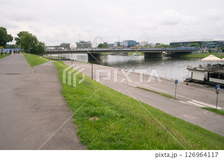 ポーランド・クラクフの街並み 126964117